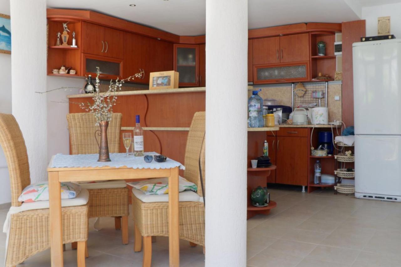Villa Nora Albena Luaran gambar